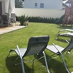 Living לאדיס